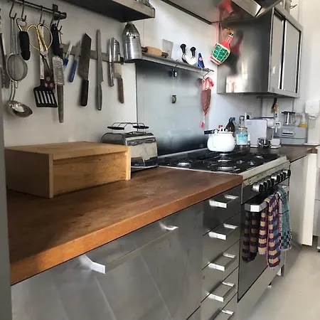 Artisanal Warehouse Conversion 아파트 베를린