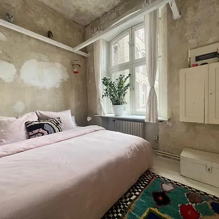 Artisanal Warehouse Conversion 아파트 *