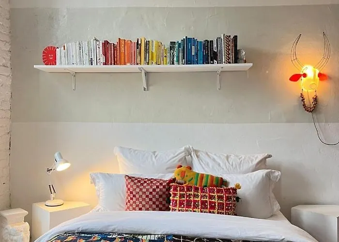 Artisanal Warehouse Conversion Apartament *