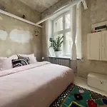 Artisanal Warehouse Conversion アパート *