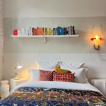 Artisanal Warehouse Conversion דירה *