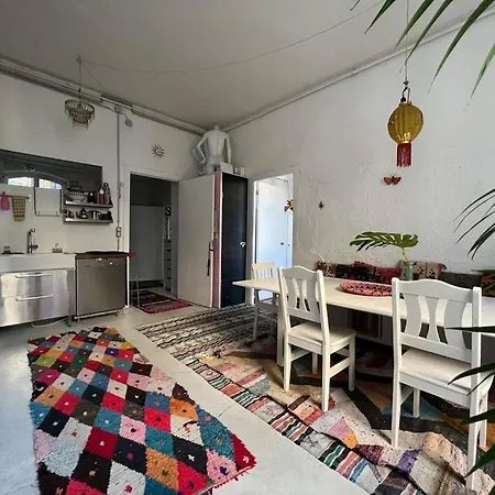 Artisanal Warehouse Conversion דירה *