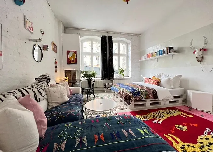 Artisanal Warehouse Conversion דירה *